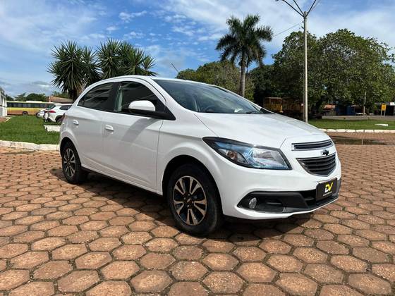 CHEVROLET ONIX 1.4 MPFI LTZ 8V FLEX 4P AUTOMÁTICO CHEVROLET ONIX 1.4 MPFI LTZ 8V FLEX 4P AUTOMÁTICO